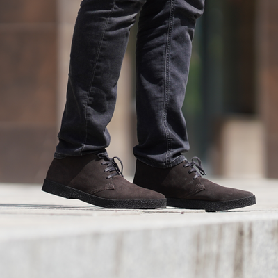 Klasyczne buty męskie Chukka z zamszu naturalnego - ciemny brąz