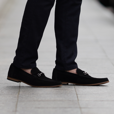 Brązowe loafersy męskie z naturalnego zamszu – eleganckie mokasyny skórzane