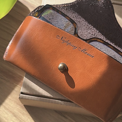 Personalizowane skórzane etui na okulary Solier SA37 camel