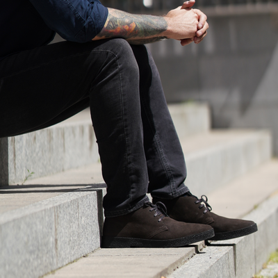 Klasyczne buty męskie Chukka z zamszu naturalnego - ciemny brąz
