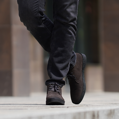 Klasyczne buty męskie Chukka z zamszu naturalnego - ciemny brąz