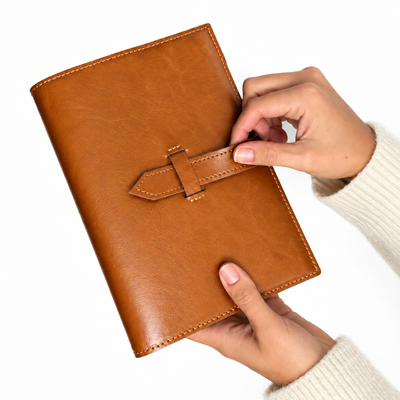 Personalizowany notes skórzany A5 z paskiem SA67 camelowy