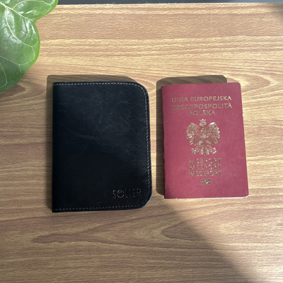 Czarne skórzane portfel etui na paszport SOLIER SW07A