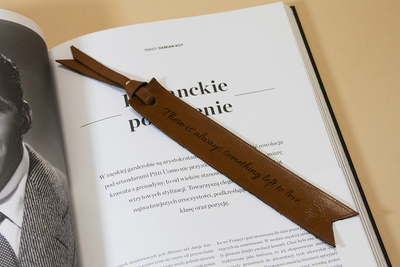 Personalizowana skórzana zakładka do książki brąz