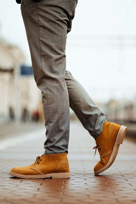 Skórzane męskie buty Chukka w kolorze piaskowym M467BS
